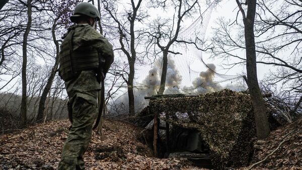 Một đội pháo tự hành Msta-S của Nga đang thực hiện các hoạt động chiến đấu trên mặt trận Kupiansk - Sputnik Việt Nam