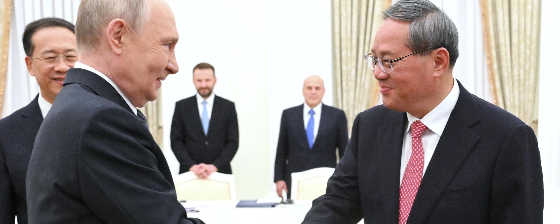 Tổng thống Nga Vladimir Putin và Thủ tướng Trung Quốc Lý Cường - Sputnik Việt Nam, 1920, 18.11.2025