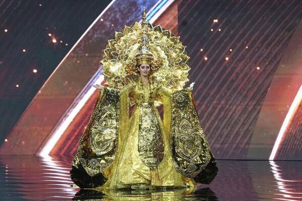 Hoa hậu Ấn Độ Manika Vishwakarma tham gia phần thi trang phục dân tộc tại cuộc thi Hoa hậu Hoàn vũ 2025 - Sputnik Việt Nam