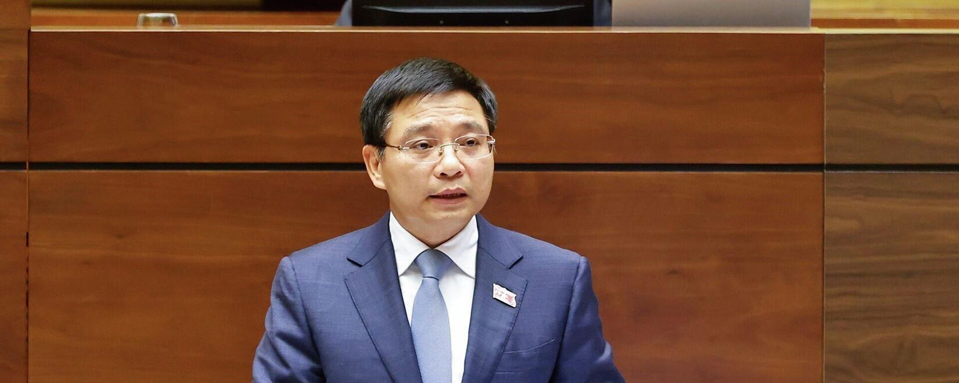 Bộ trưởng Bộ Tài chính Nguyễn Văn Thắng giải trình, làm rõ một số vấn đề đại biểu Quốc hội nêu - Sputnik Việt Nam, 1920, 19.11.2025