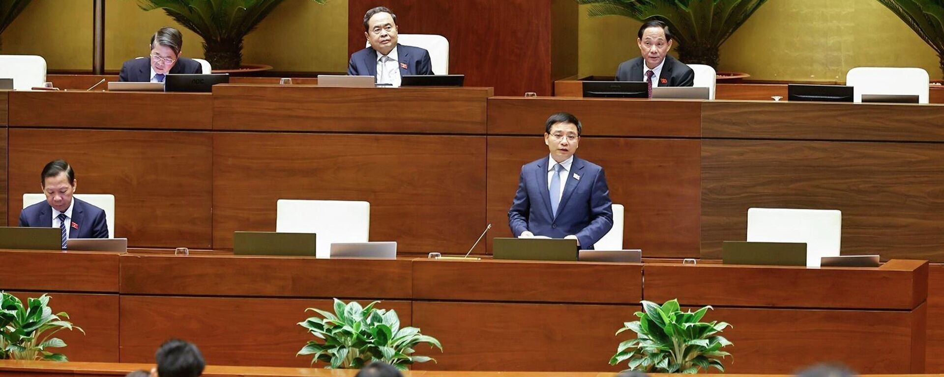 Bộ trưởng Bộ Tài chính Nguyễn Văn Thắng giải trình, làm rõ một số vấn đề đại biểu Quốc hội nêu - Sputnik Việt Nam, 1920, 03.12.2025