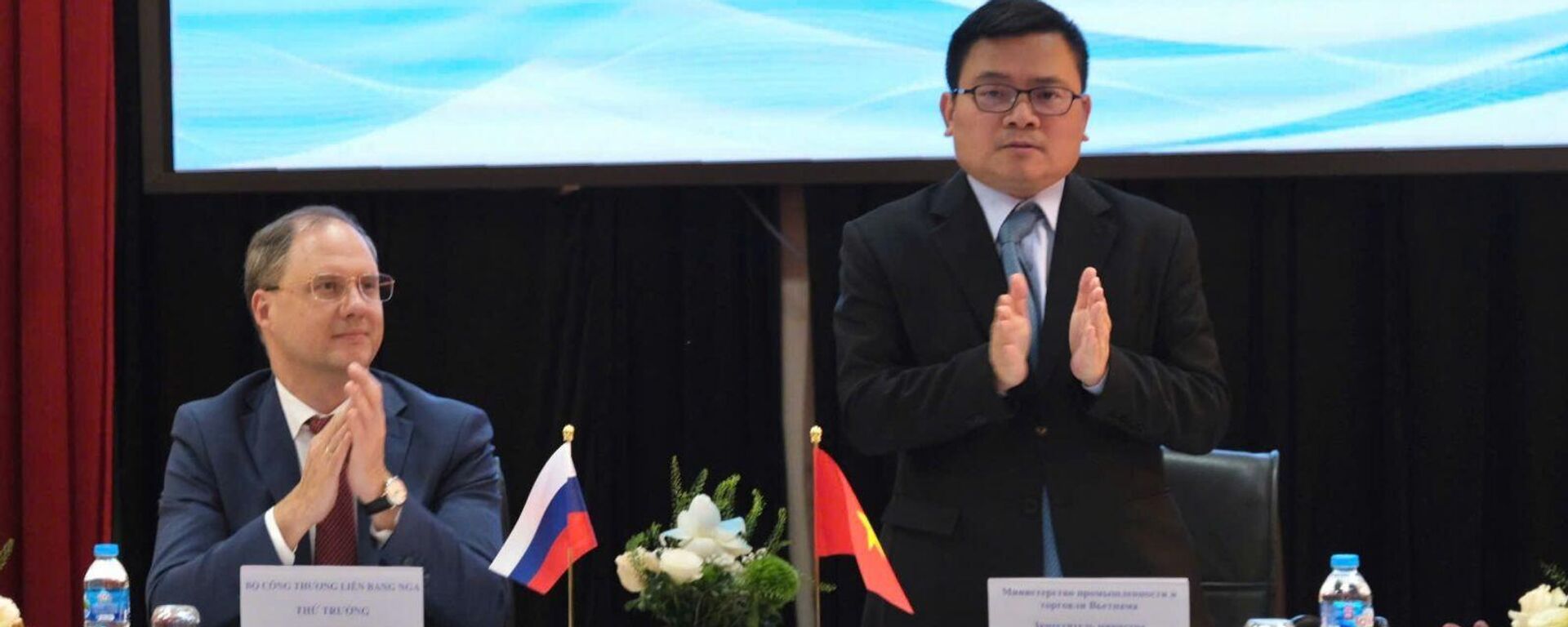 Thứ trưởng Bộ Công Thương Trương Thanh Hoài  dự Diễn đàn khoa học Việt - Nga  - Sputnik Việt Nam, 1920, 20.11.2025