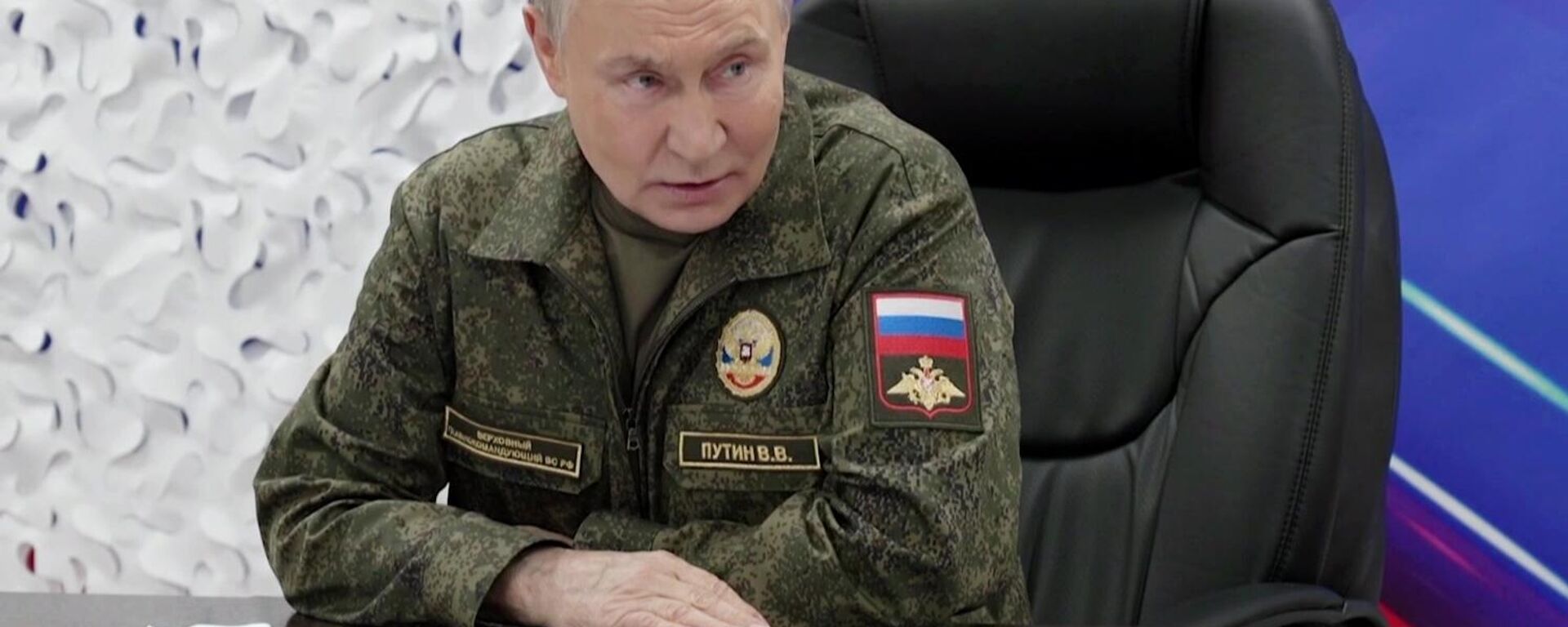 Tổng thống Nga Vladimir Putin đến thăm một trong các sở chỉ huy của tập đoàn quân Miền Tây - Sputnik Việt Nam, 1920, 21.11.2025