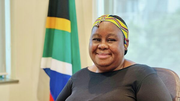 Đại sứ Nam Phi tại Việt Nam Vuyiswa Tulelo trả lời phỏng vấn của phóng viên TTXVN - Sputnik Việt Nam