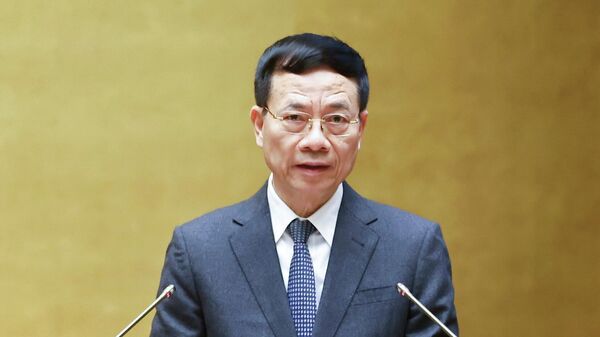 Bộ trưởng Bộ Khoa học và Công nghệ Nguyễn Mạnh Hùng, thừa uỷ quyền của Thủ tướng Chính phủ trình bày Tờ trình dự án Luật Trí tuệ nhân tạo - Sputnik Việt Nam