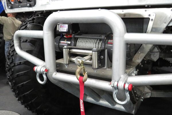 Nếu xe bị kẹt, tời tiêu chuẩn sẽ giúp ích. Nếu xe bị kẹt, tời tiêu chuẩn sẽ giúp ích. - Sputnik Việt Nam