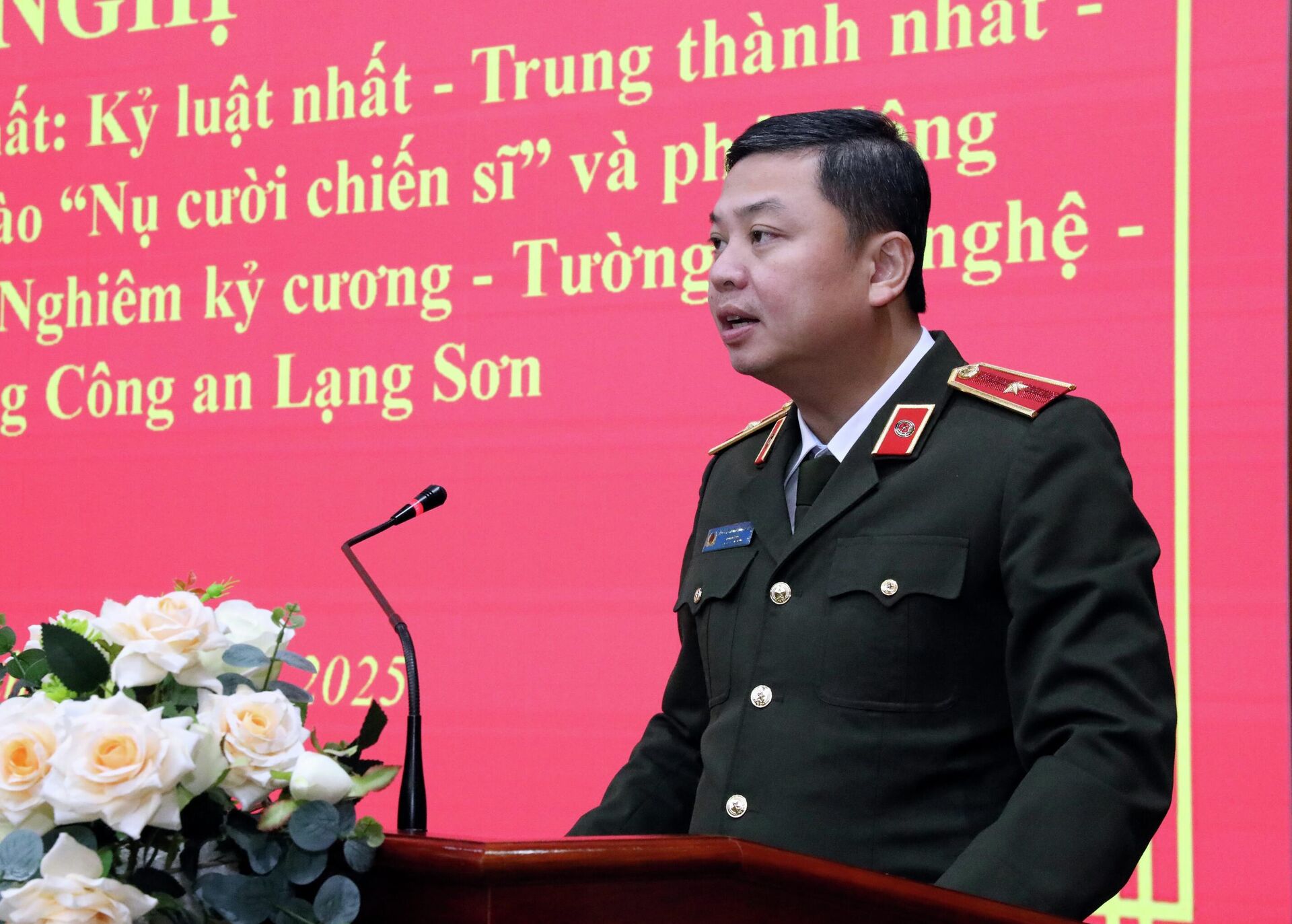 Thiếu tướng Nguyễn Tiến Trung, Giám đốc Công an tỉnh Lạng Sơn phát biểu tại hội nghị - Sputnik Việt Nam, 1920, 21.11.2025