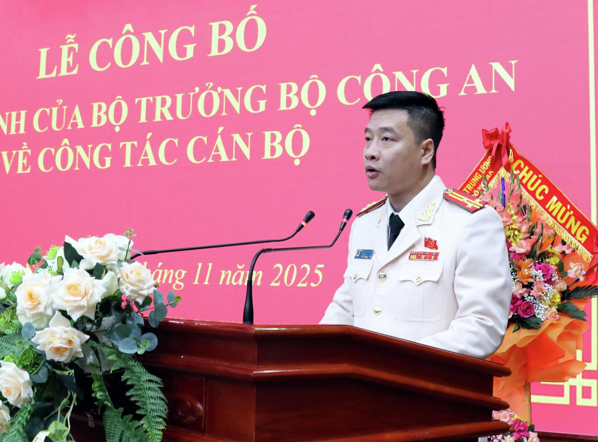Thượng tá Vũ Thanh Tùng, Giám đốc Công an tỉnh Lạng Sơn, phát biểu nhận nhiệm vụ - Sputnik Việt Nam, 1920, 21.11.2025