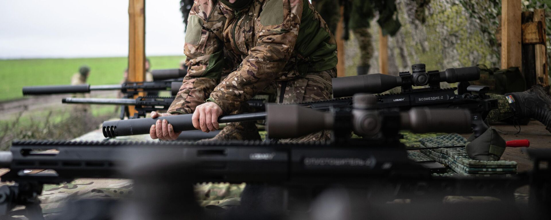 Huấn luyện lính bắn tỉa của Tập đoàn quân hỗn hợp số 25 thuộc nhóm Phương Tây của Nga Huấn luyện lính bắn tỉa của Tập đoàn quân hỗn hợp số 25 thuộc nhóm Phương Tây của Nga - Sputnik Việt Nam, 1920, 22.11.2025