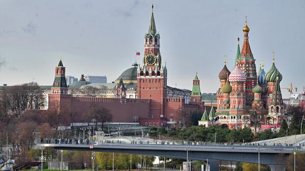 Toàn cảnh Điện Kremlin nhìn từ Cầu Ustinsky ở Moskva - Sputnik Việt Nam