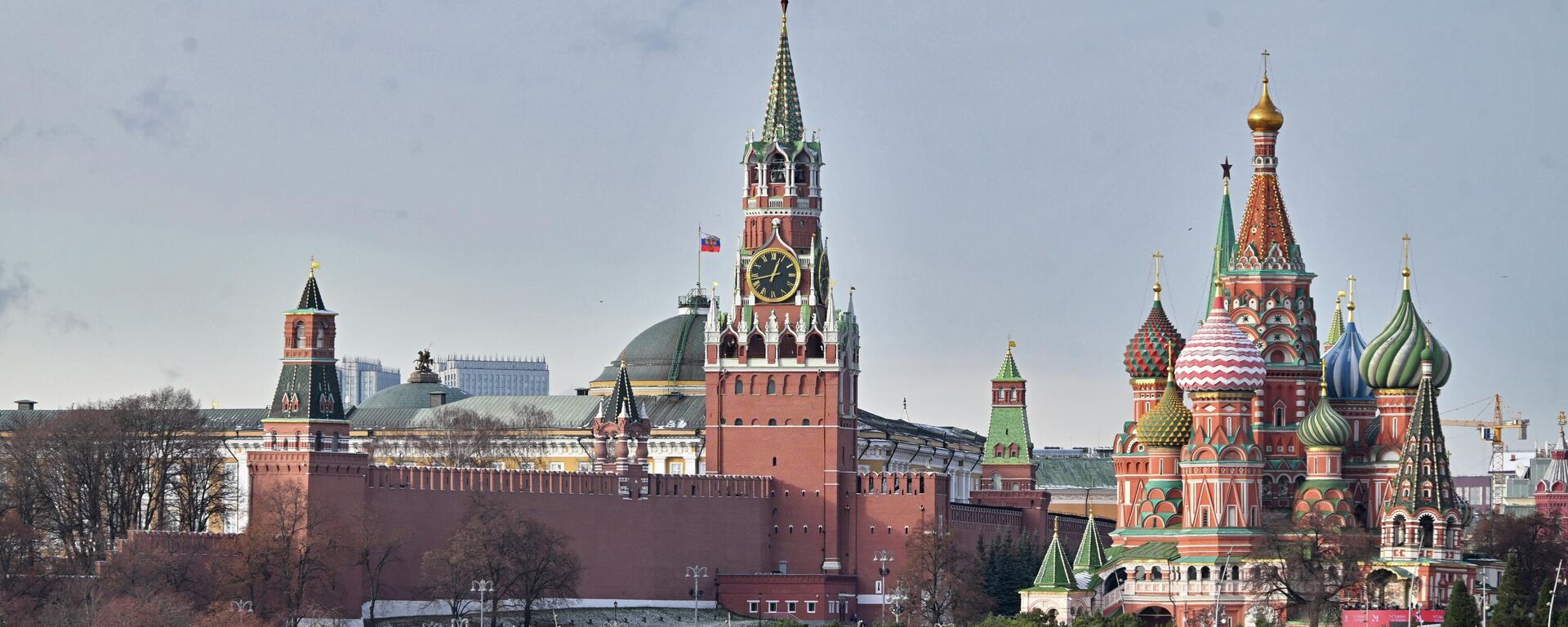 Toàn cảnh Điện Kremlin nhìn từ Cầu Ustinsky ở Moskva - Sputnik Việt Nam, 1920, 13.04.2026