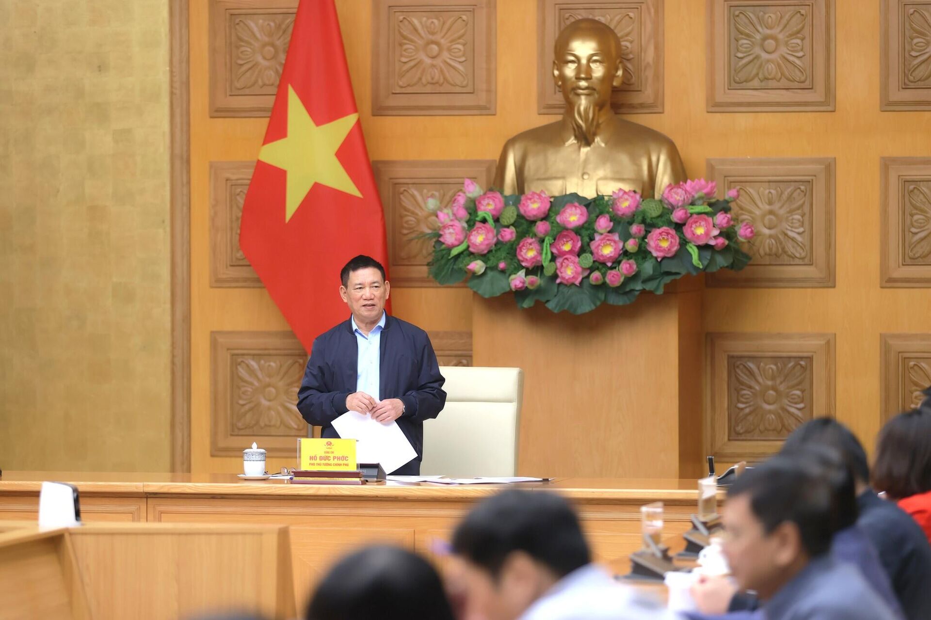 Phó Thủ tướng đề nghị các bộ, ngành, địa phương khẩn trương triển khai các giải pháp khắc phục hậu quả thiên tai, khôi phục sản xuất, kinh doanh sau mưa lũ - Sputnik Việt Nam, 1920, 22.11.2025