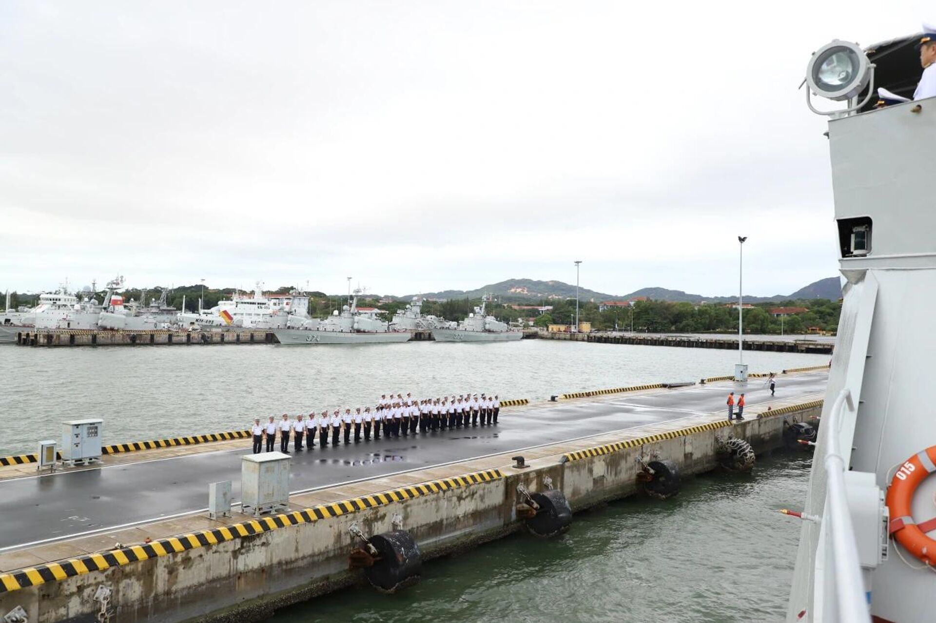 Tàu 015 rời quân cảng Cam Ranh - Sputnik Việt Nam, 1920, 22.11.2025