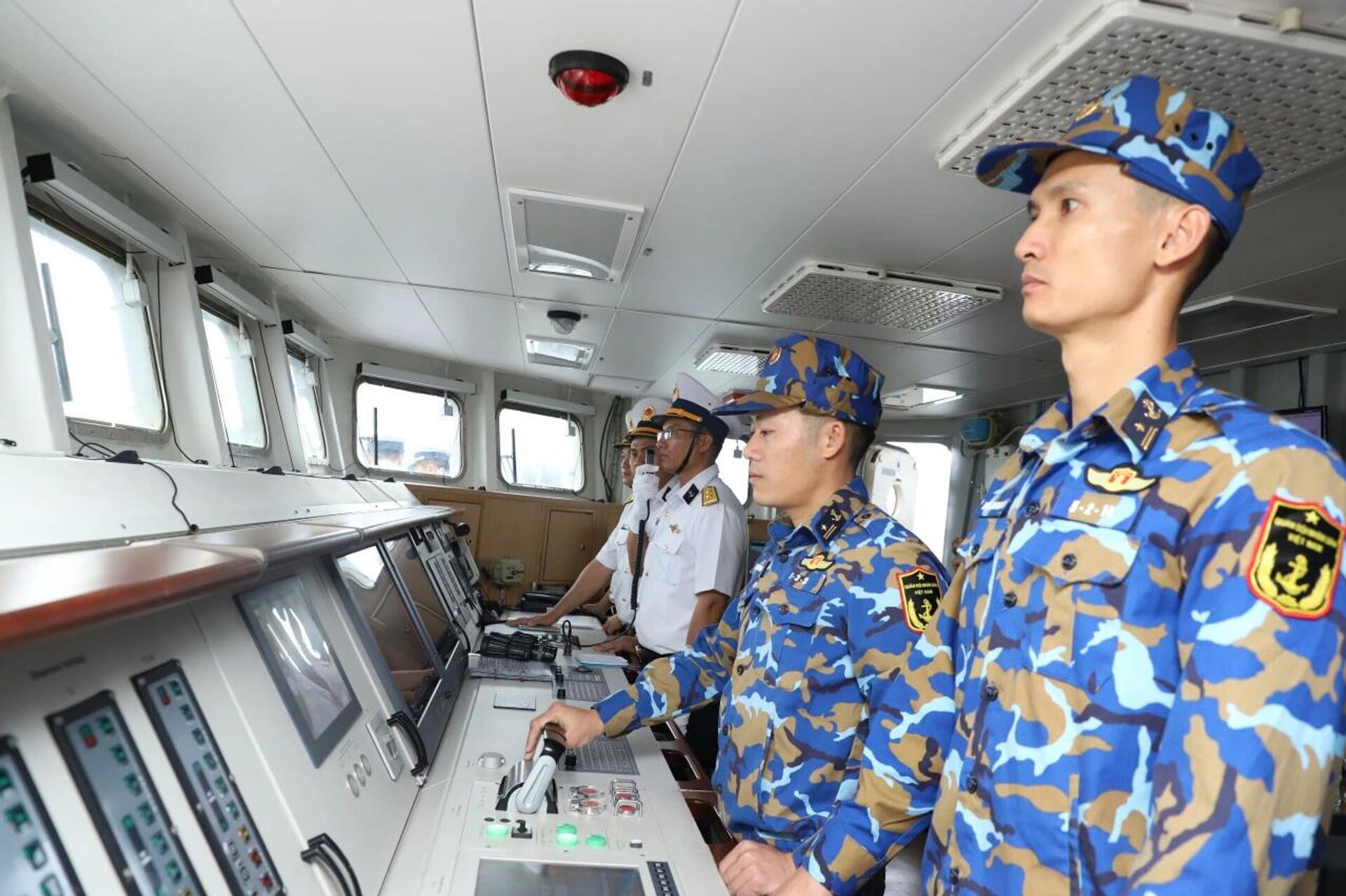 Cán bộ, chiến sĩ Tàu 015 tổ chức đi ca hành trình - Sputnik Việt Nam, 1920, 22.11.2025