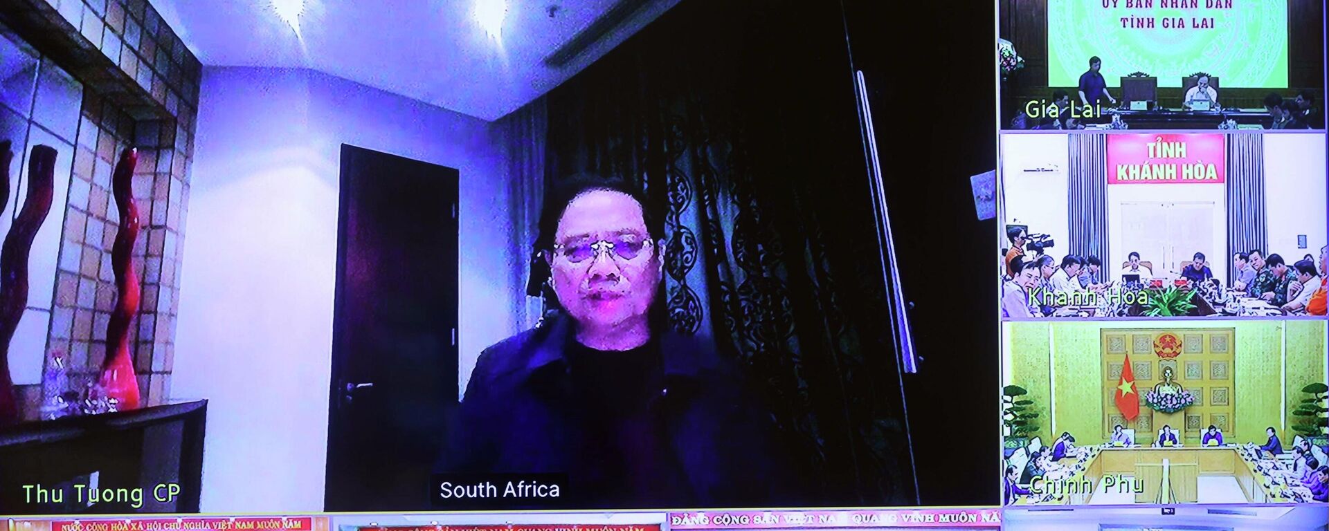 Thủ tướng Phạm Minh Chính chủ trì họp trực tuyến từ Nam Phi để triển khai các phương án cứu hộ, cứu nạn và khắc phục hậu quả thiên tai - Sputnik Việt Nam, 1920, 23.11.2025