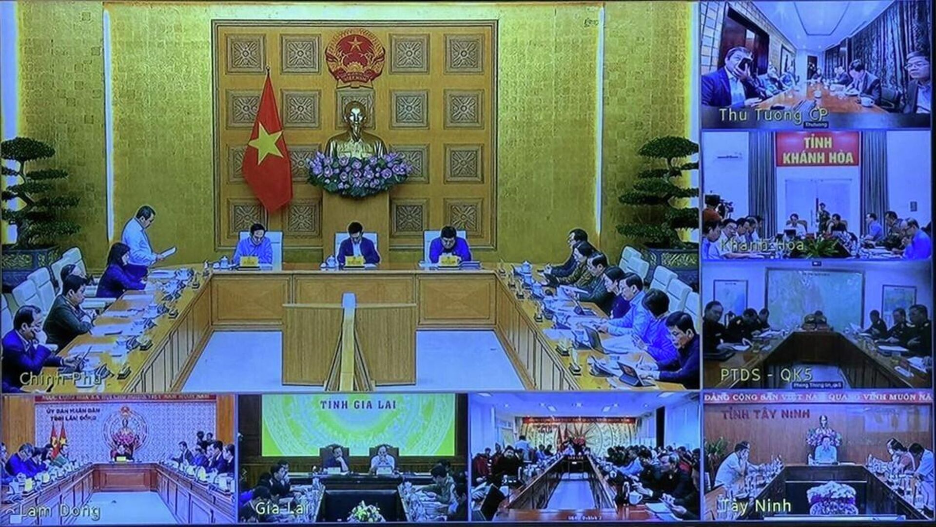 Các điểm cầu Trụ sở Chính phủ, Gia Lai, Khánh Hoà, Đắk Lắk, Lâm Đồng, Tây Ninh và Quân khu 5 tham gia họp trực tuyến Các điểm cầu Trụ sở Chính phủ, Gia Lai, Khánh Hoà, Đắk Lắk, Lâm Đồng, Tây Ninh và Quân khu 5 tham gia họp trực tuyến - Sputnik Việt Nam, 1920, 23.11.2025