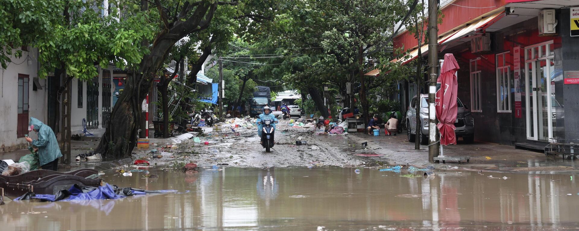 Người dân Đắk Lắk “chật vật” khắc phục hậu quả mưa lũ  - Sputnik Việt Nam, 1920, 27.11.2025
