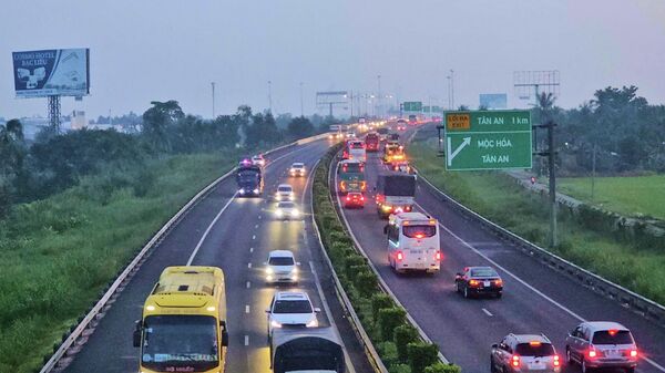 Cao tốc Thành phố Hồ Chí Minh - Trung Lương đoạn xảy ra vụ cháy xe giường nằm - Sputnik Việt Nam