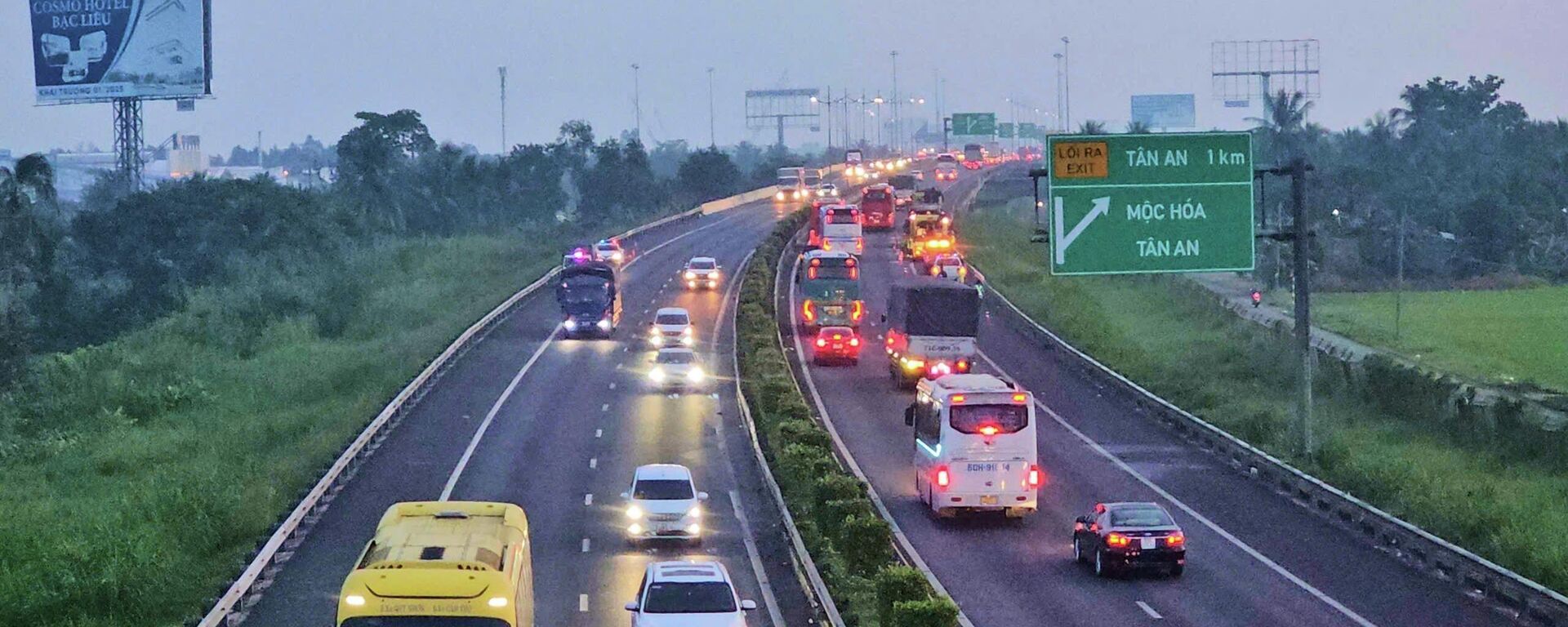 Cao tốc Thành phố Hồ Chí Minh - Trung Lương đoạn xảy ra vụ cháy xe giường nằm - Sputnik Việt Nam, 1920, 25.11.2025