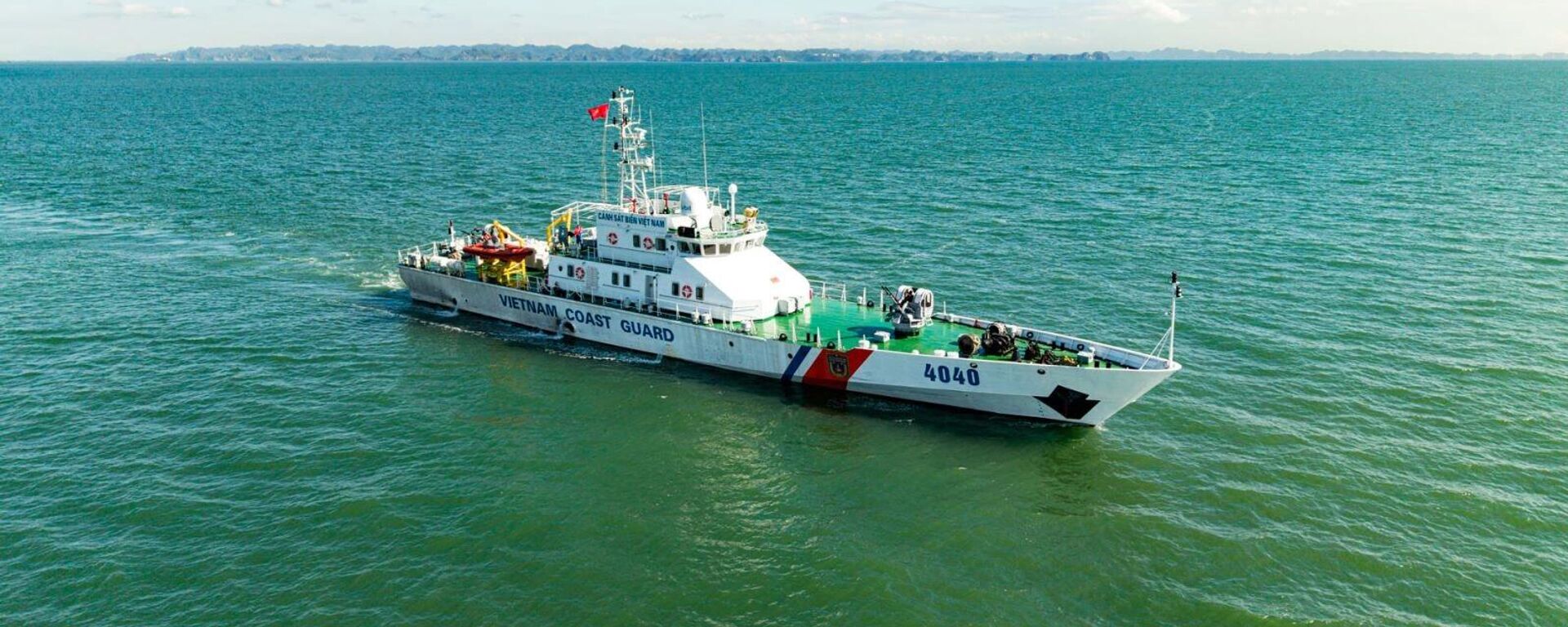 Tàu tuần tra cao tốc TT-400 mang số hiệu CSB 4040 hoạt động trên biển - Sputnik Việt Nam, 1920, 25.11.2025