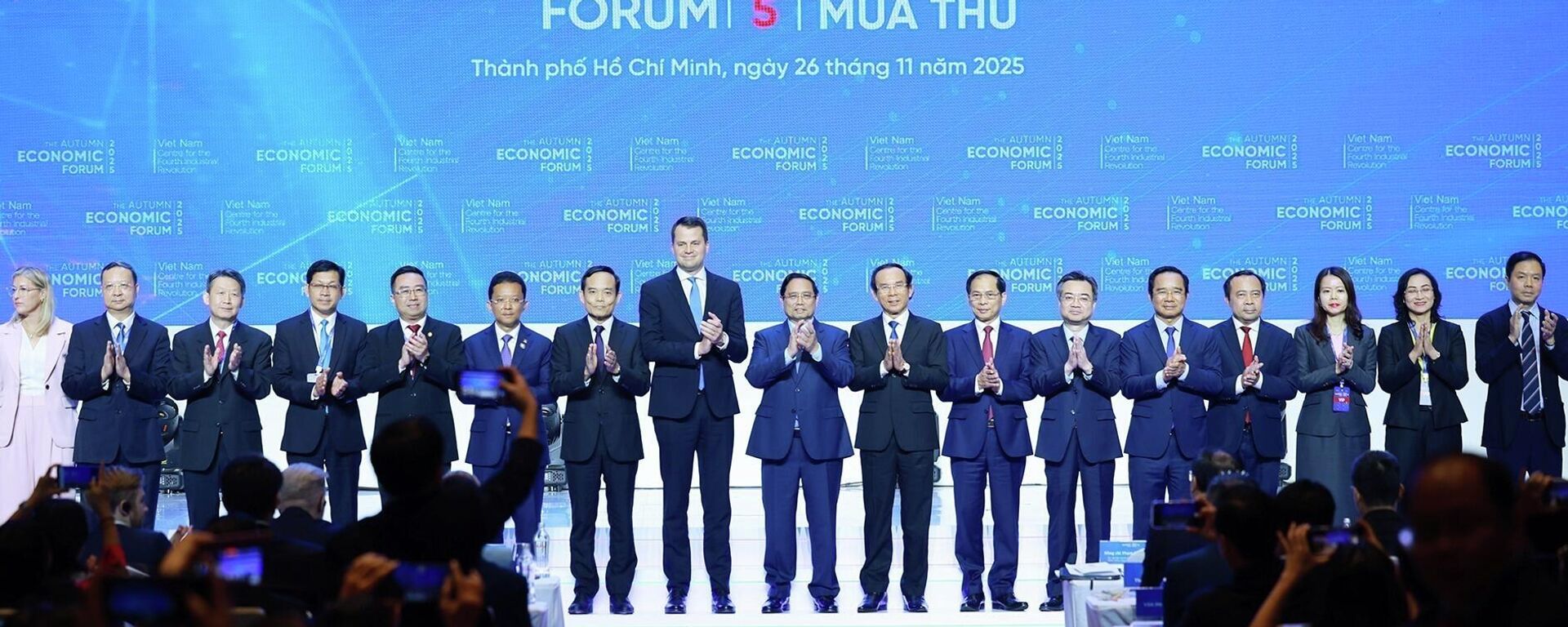 Thủ tướng Phạm Minh Chính và các đại biểu tham dự Diễn đàn Kinh tế mùa thu 2025 Thủ tướng Phạm Minh Chính và các đại biểu tham dự Diễn đàn Kinh tế mùa thu 2025 - Sputnik Việt Nam, 1920, 26.11.2025