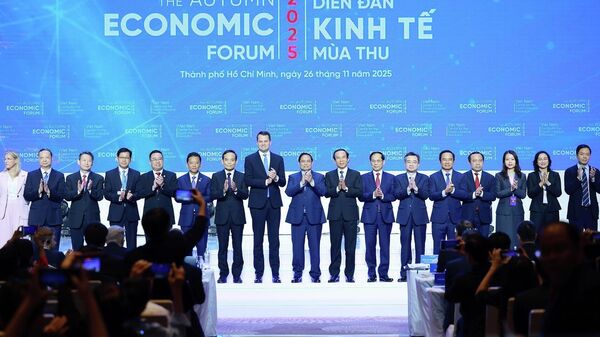 Thủ tướng Phạm Minh Chính và các đại biểu tham dự Diễn đàn Kinh tế mùa thu 2025 - Sputnik Việt Nam