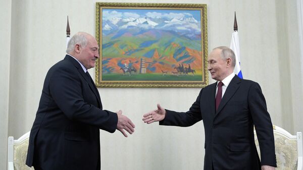 Tổng thống Nga Vladimir Putin và Tổng thống Belarus Alexander Lukashenko - Sputnik Việt Nam