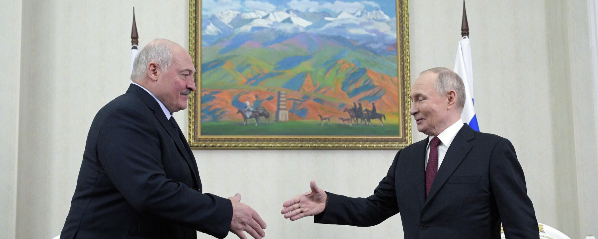 Tổng thống Nga Vladimir Putin và Tổng thống Belarus Alexander Lukashenko - Sputnik Việt Nam, 1920, 26.11.2025