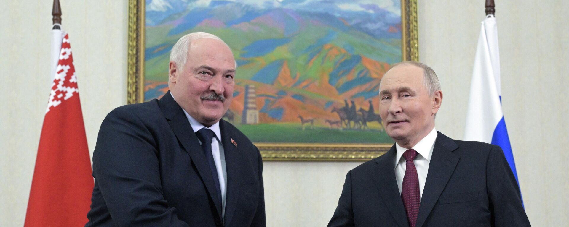Tổng thống Nga Vladimir Putin và Tổng thống Belarus Alexander Lukashenko - Sputnik Việt Nam, 1920, 26.11.2025