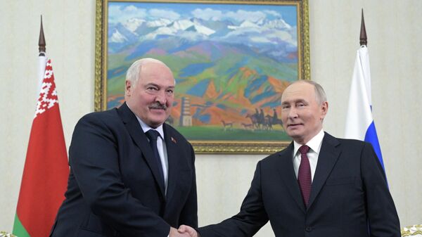 Tổng thống Nga Vladimir Putin và Tổng thống Belarus Alexander Lukashenko - Sputnik Việt Nam