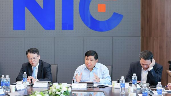 Phó Thủ tướng Chính phủ Nguyễn Chí Dũng, Trưởng Ban Chỉ đạo quốc gia về phát triển ngành công nghiệp bán dẫn phát biểu - Sputnik Việt Nam