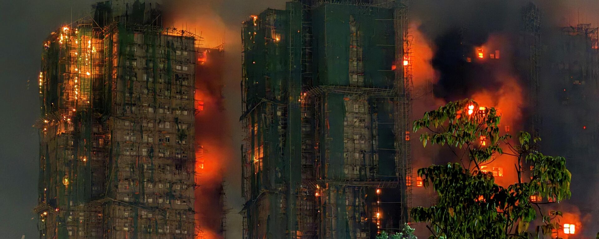 Vụ cháy chung cư ở quận Tai Po, Hong Kong - Sputnik Việt Nam, 1920, 27.11.2025