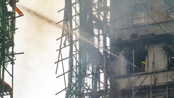 Hậu quả vụ cháy tại khu phức hợp nhà ở Vạn Phúc Court ở Hồng Kông - Sputnik Việt Nam