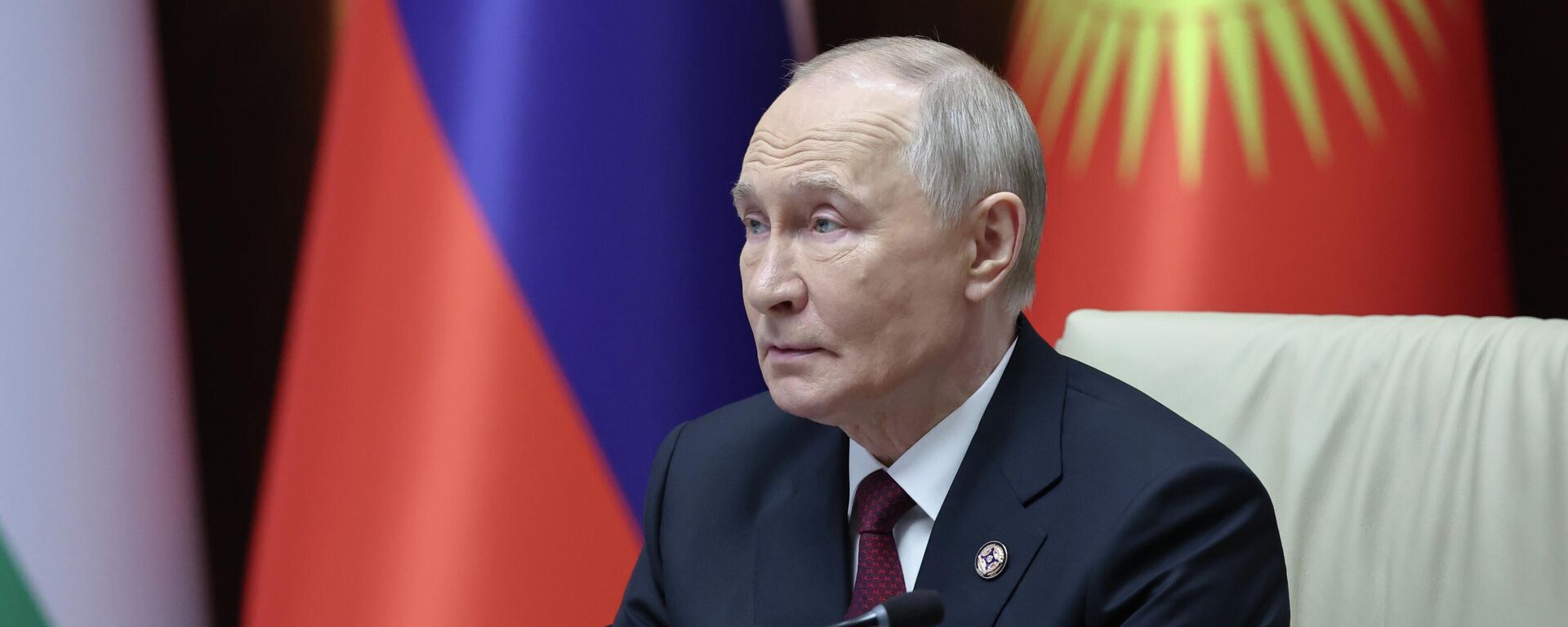Tổng thống Nga Vladimir Putin tại cuộc họp của Hội đồng An ninh Tập thể CSTO ở Bishkek - Sputnik Việt Nam, 1920, 27.11.2025