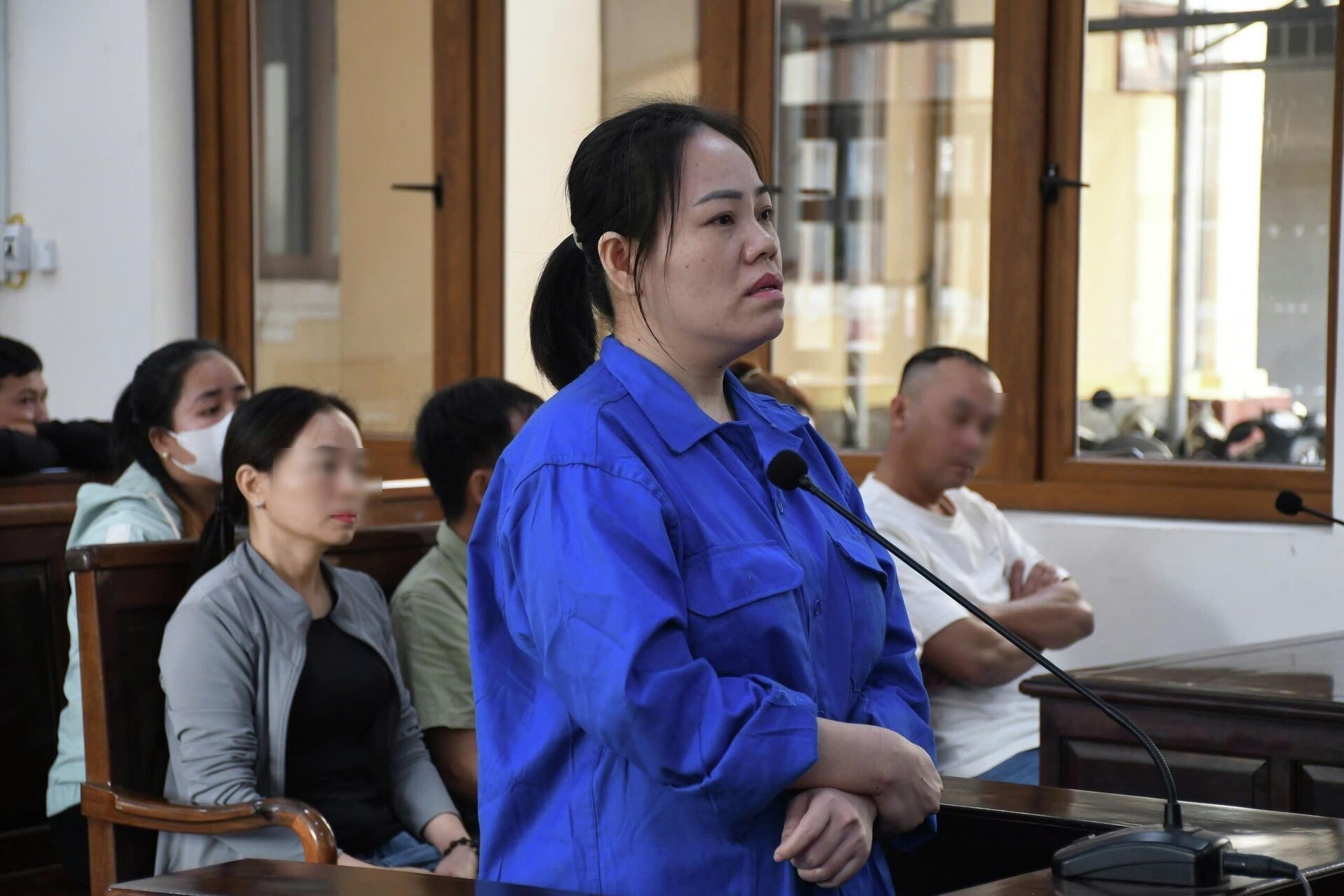 Bị cáo Nguyễn Thị Hồng Bích trước tòa - Sputnik Việt Nam, 1920, 27.11.2025