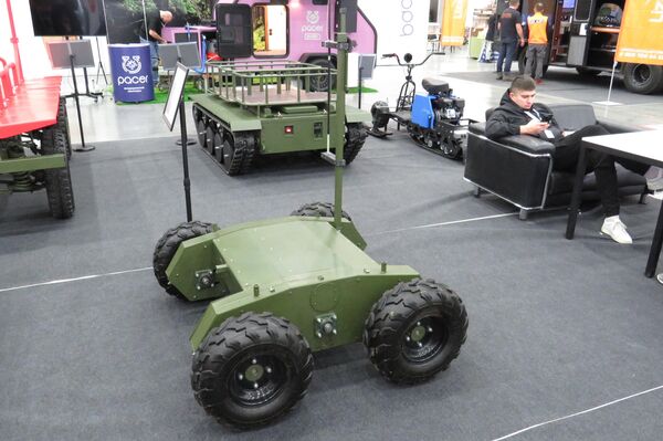 Khung gầm bánh xe không người lái Belka có khả năng cơ động cao. Tải trọng 100 kg - Sputnik Việt Nam