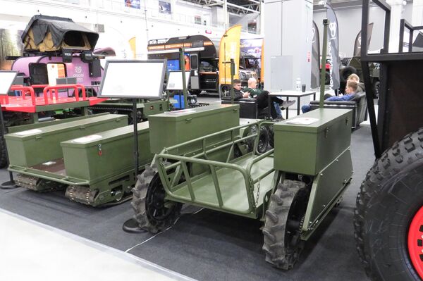 Xe vận tải không người lái với bánh xe Cherepakha. Tải trọng 450 kg - Sputnik Việt Nam