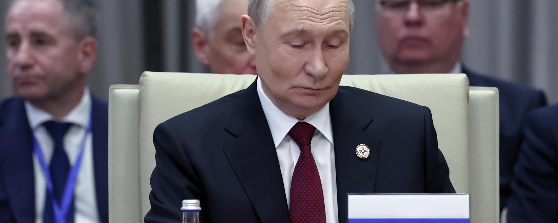 Tổng thống Nga Vladimir Putin tại cuộc họp của Hội đồng An ninh Tập thể CSTO ở Bishkek - Sputnik Việt Nam, 1920, 27.11.2025