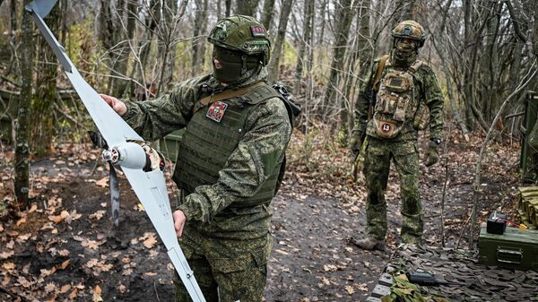 Một phi hành đoàn UAV của Nga đang tiến hành hoạt động chiến đấu trên mặt trận Kupiansk - Sputnik Việt Nam