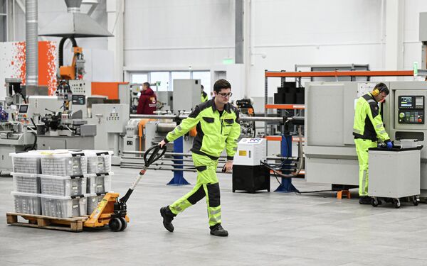 Khu vực lắp ráp UAV tại Trung tâm Khoa học – Sản xuất “Hệ thống Hàng không không người lái” ở Tolyatti - Sputnik Việt Nam