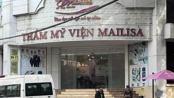 Công an có mặt tại thẩm mỹ viện Mailisa ở Đắk Lắk. - Sputnik Việt Nam