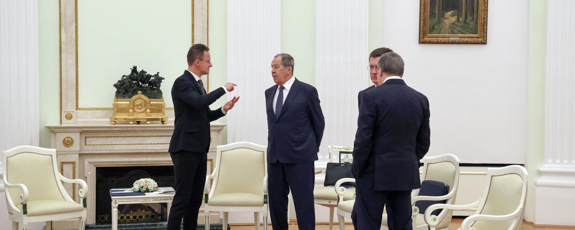 Ngoại trưởng Hungary Péter Szijjártó (trái) và Ngoại trưởng Nga Sergey Lavrov trước cuộc gặp giữa Tổng thống Nga Vladimir Putin và Thủ tướng Hungary Viktor Orbán ở Moskva - Sputnik Việt Nam, 1920, 28.11.2025