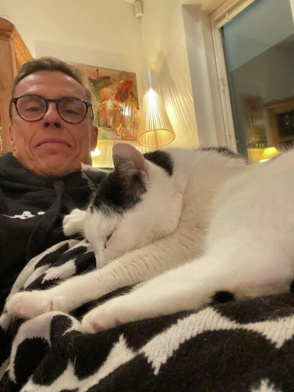 Tổng thống Phần Alexander Stubb với chú mèo của mình - Sputnik Việt Nam