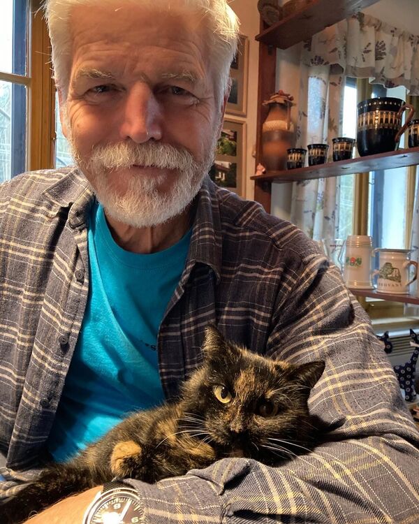 Tổng thống Cộng hòa Séc Petr Pavel với chú mèo Míka - Sputnik Việt Nam