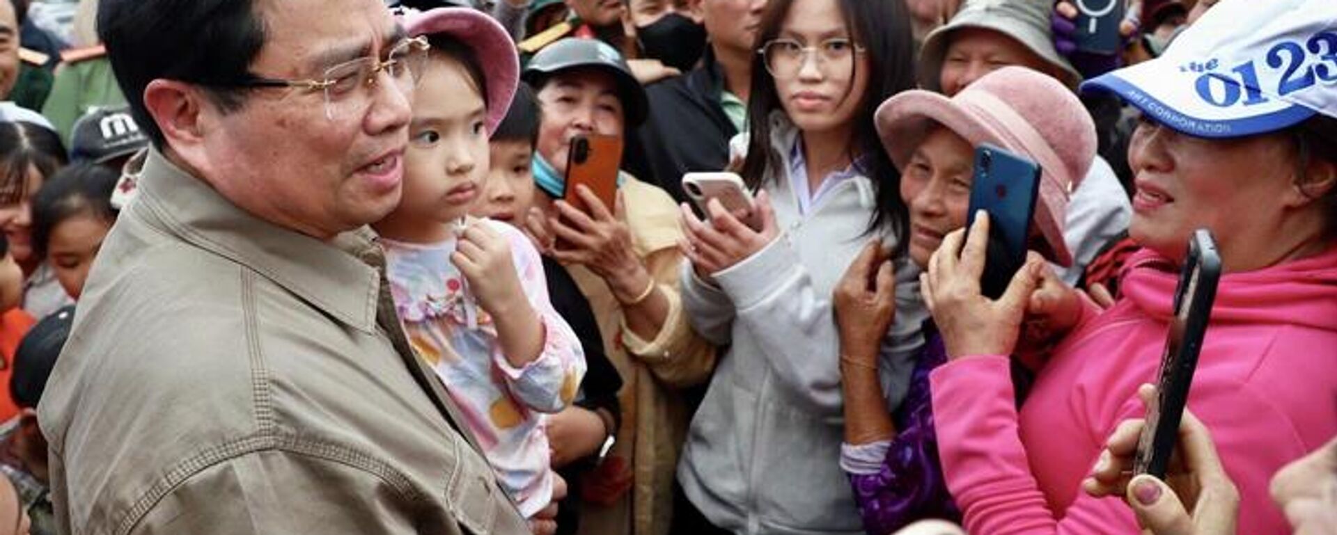 Thủ tướng Phạm Minh Chính động viên, thăm hỏi người dân vùng lũ ở xã Tây Hòa, tỉnh Đắk Lắk - Sputnik Việt Nam, 1920, 30.11.2025