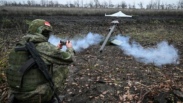 Một phi hành đoàn UAV của Nga đang tiến hành hoạt động chiến đấu trên mặt trận Kupiansk - Sputnik Việt Nam