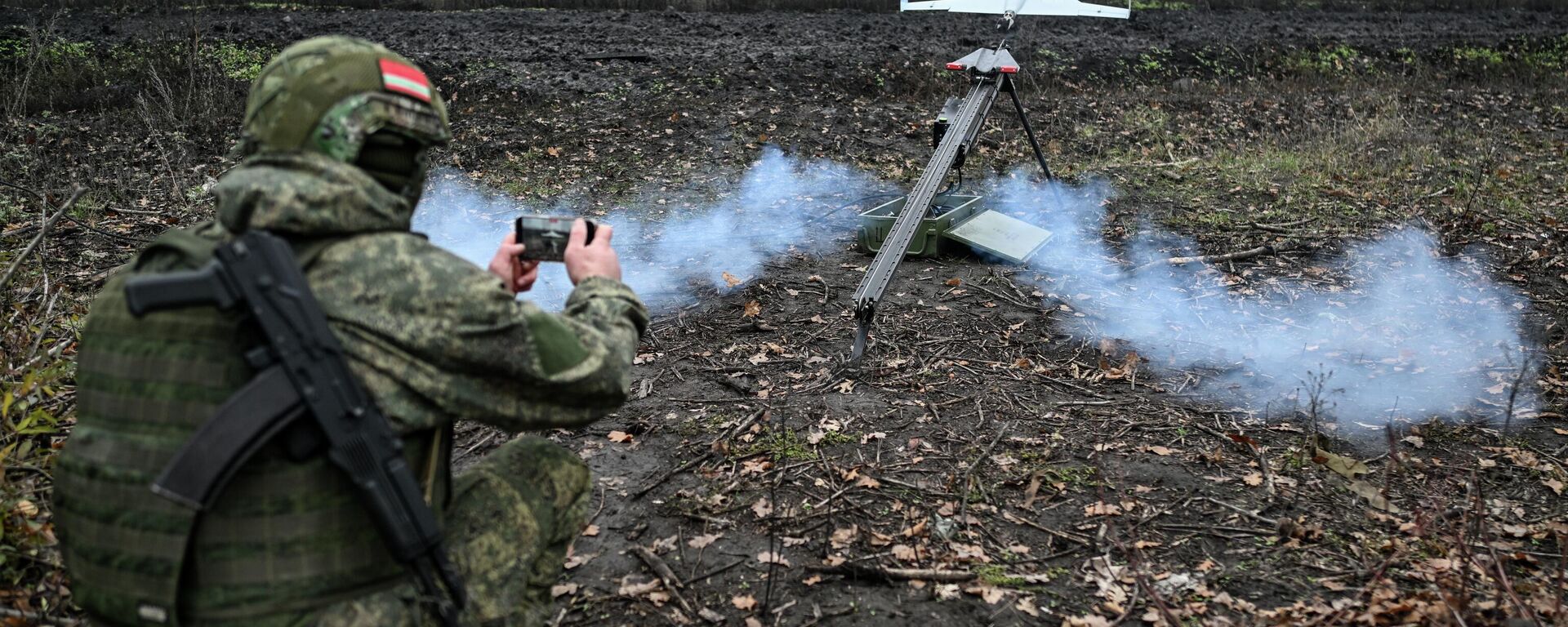 Một phi hành đoàn UAV của Nga đang tiến hành hoạt động chiến đấu trên mặt trận Kupiansk - Sputnik Việt Nam, 1920, 01.12.2025