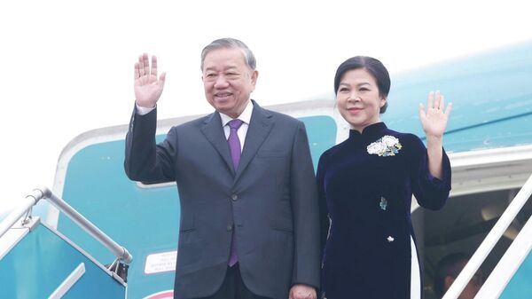 Tổng Bí thư lên đường thăm Lào và dự Lễ kỷ niệm 50 năm Quốc khánh nước CHDCND Lào - Sputnik Việt Nam