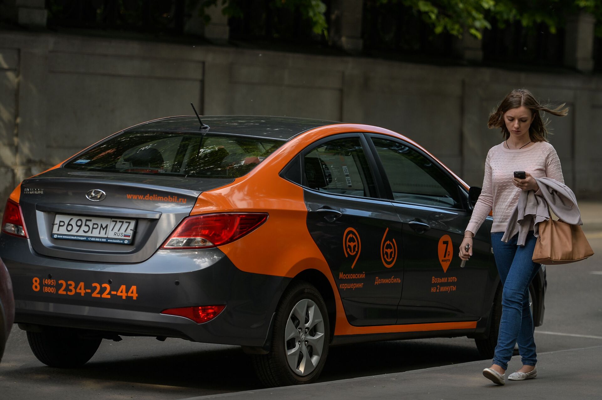 Một chiếc xe từ dịch vụ chia sẻ ô tô ở Moskva - Sputnik Việt Nam, 1920, 01.12.2025