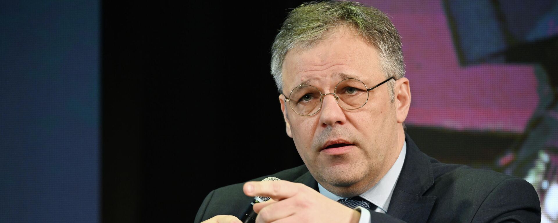 Đại sứ phụ trách nhiệm vụ đặc biệt của Bộ Ngoại giao Liên bang Nga về các tội ác của chế độ Kiev, ông Rodion Miroshnik - Sputnik Việt Nam, 1920, 26.03.2026